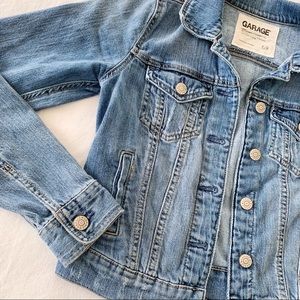 Slim fit cropped jean jacket